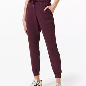 LuLuLemon On The Fly Joggers: Size 12